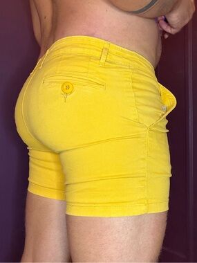 Yellow Men’s Stretch Cotton Shorts size 32